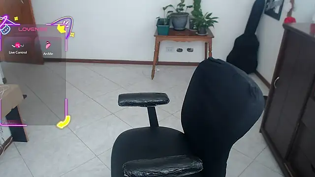 charlottezoe15 online show from October 14, 2025, 5:14 pm