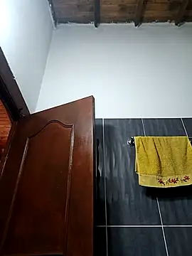 LunaZambrano online show from February 26, 2025, 6:43 pm