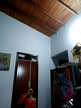 LunaZambrano online show from October 8, 2025, 1:47 am