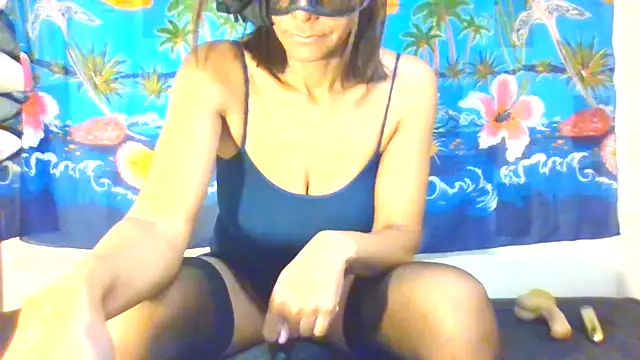 laetitiafun online show from March 10, 2025, 1:10 pm