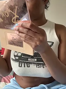 CandyLuxxxx online show from January 6, 2025, 6:41 pm