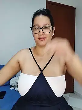 Snapshot of keilymadam chatting on May 22, 2026, 12:44 pm keilymadam online show from May 22, 2026, 12:44 pm