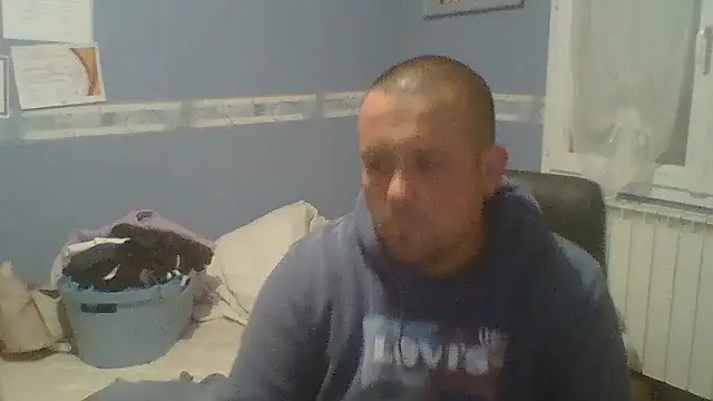 manubm03 online show from October 14, 2025, 3:57 pm