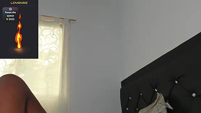 Snapshot of santi_brown chatting on September 27, 2025, 5:18 pm santi brown online show from September 27, 2025, 5:18 pm