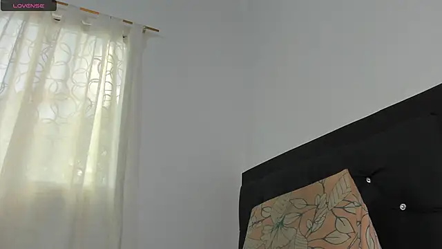 Snapshot of santi_brown chatting on October 5, 2025, 7:56 pm santi brown online show from October 5, 2025, 7:56 pm