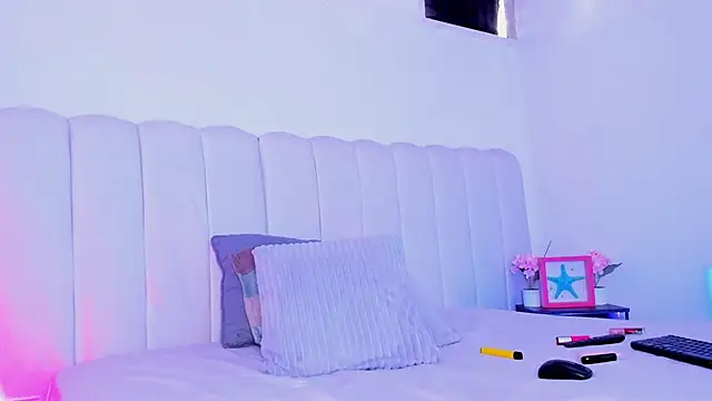 Snapshot of elsalondon chatting on December 21, 2025, 9:55 pm elsalondon online show from December 21, 2025, 9:55 pm