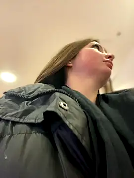 KrisMagnoly online show from November 23, 2025, 5:24 pm