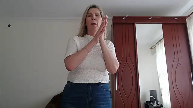 sensualEmilia online show from November 6, 2025, 10:38 am