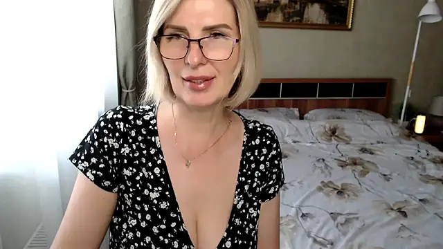 sensualEmilia online show from July 17, 2026, 11:06 am