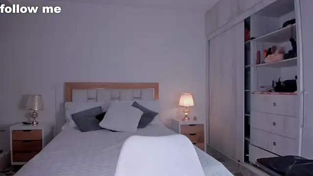 mia hank online show from January 8, 2025, 11:43 am