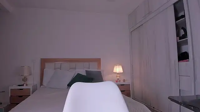 mia hank online show from January 15, 2025, 11:43 am