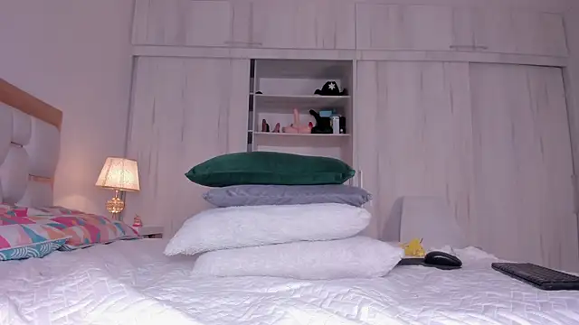 mia hank online show from January 24, 2025, 5:42 pm