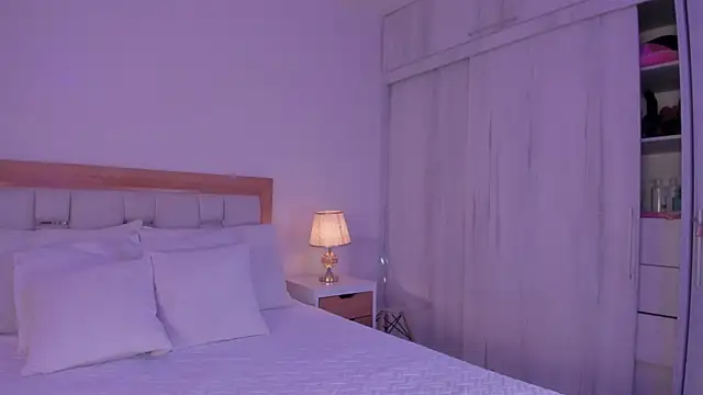 mia hank online show from February 25, 2026, 11:42 am