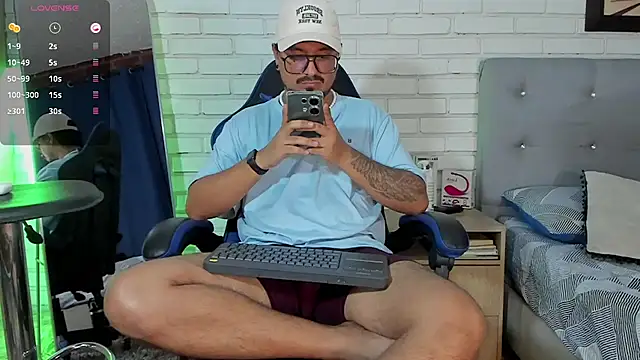 Snapshot of DaviidEvans_ chatting on September 26, 2025, 11:20 pm DaviidEvans online show from September 26, 2025, 11:20 pm