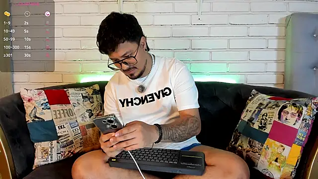 Snapshot of DaviidEvans_ chatting on November 28, 2025, 2:31 pm DaviidEvans online show from November 28, 2025, 2:31 pm