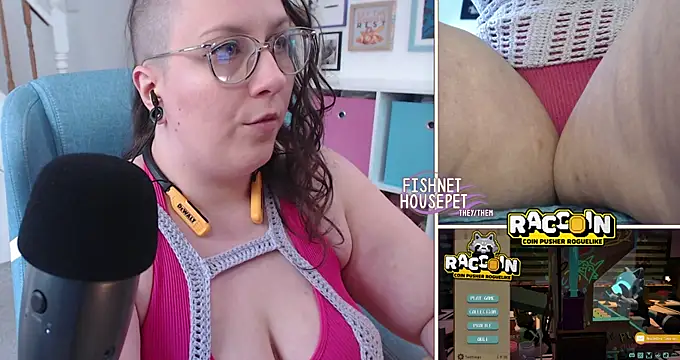 Snapshot of fishnethousepet chatting on April 14, 2026, 1:50 pm fishnethousepet online show from April 14, 2026, 1:50 pm