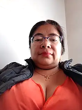 Snapshot of __valentina18 chatting on December 13, 2024, 1:12 pm valentina18 online show from December 13, 2024, 1:12 pm