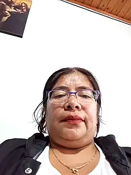 Snapshot of __valentina18 chatting on December 17, 2024, 8:21 pm valentina18 online show from December 17, 2024, 8:21 pm
