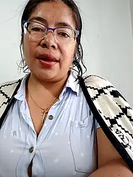 Snapshot of __valentina18 chatting on December 28, 2024, 1:17 pm valentina18 online show from December 28, 2024, 1:17 pm