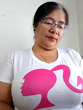 Snapshot of __valentina18 chatting on January 22, 2025, 1:11 pm valentina18 online show from January 22, 2025, 1:11 pm