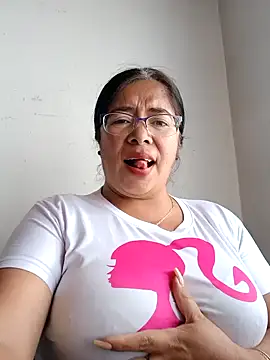 Snapshot of __valentina18 chatting on January 22, 2025, 7:56 pm valentina18 online show from January 22, 2025, 7:56 pm