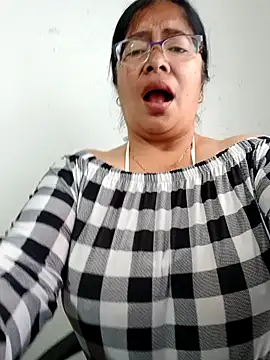 Snapshot of __valentina18 chatting on February 12, 2025, 1:16 pm valentina18 online show from February 12, 2025, 1:16 pm