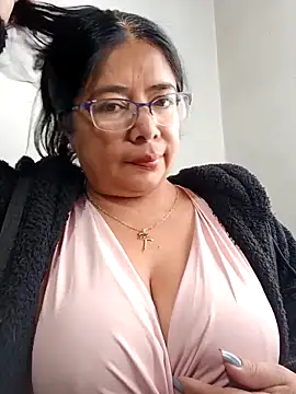 Snapshot of __valentina18 chatting on February 17, 2025, 4:15 pm valentina18 online show from February 17, 2025, 4:15 pm