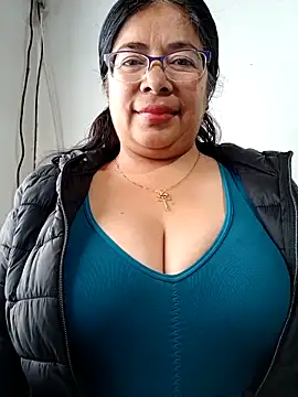 Snapshot of __valentina18 chatting on March 5, 2025, 1:17 pm valentina18 online show from March 5, 2025, 1:17 pm