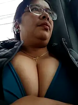 Snapshot of __valentina18 chatting on March 5, 2025, 4:24 pm valentina18 online show from March 5, 2025, 4:24 pm