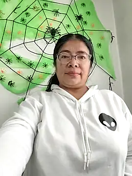   valentina18 online show from October 6, 2025, 1:08 pm