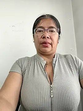   valentina18 online show from November 4, 2025, 1:10 pm