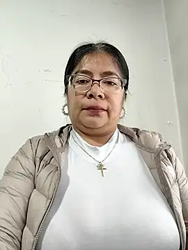   valentina18 online show from December 2, 2025, 1:05 pm