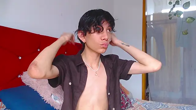 LAICK 01 online show from April 12, 2026, 9:09 pm