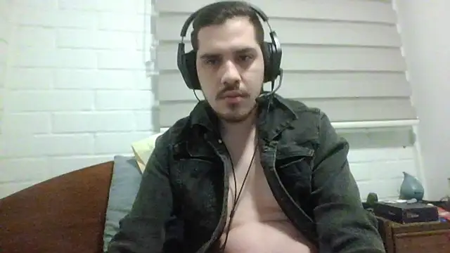 hung weeb online show from November 19, 2025, 4:23 am