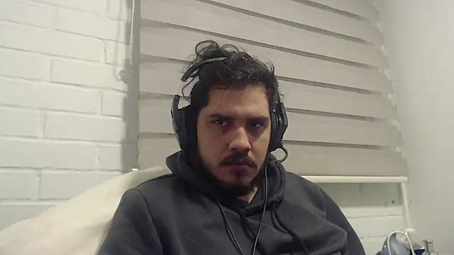 hung weeb online show from April 10, 2026, 2:39 am