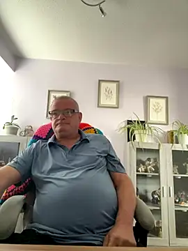 Snapshot of Garry831 chatting on October 8, 2025, 2:25 pm Garry831 online show from October 8, 2025, 2:25 pm