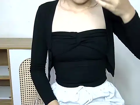 EmmySweet- online show from December 19, 2025, 7:04 am