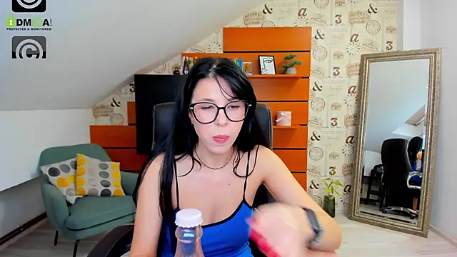 Snapshot of EmillyTaylor chatting on January 8, 2025, 7:13 am EmillyTaylor online show from January 8, 2025, 7:13 am