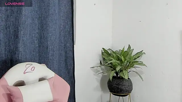 zoe69x online show from March 6, 2025, 5:35 am