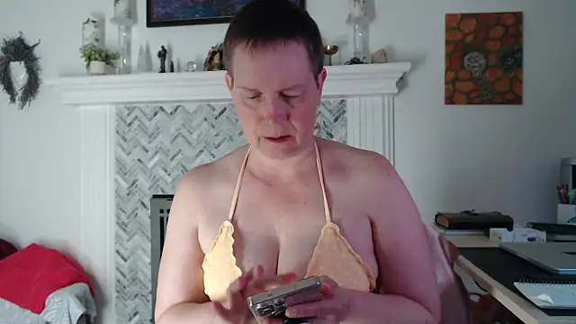 AuroraWillows online show from March 25, 2026, 10:43 am