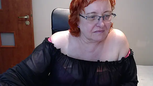 Snapshot of JoannaAndNeighbour chatting on December 11, 2024, 2:22 pm JoannaAndNeighbour online show from December 11, 2024, 2:22 pm