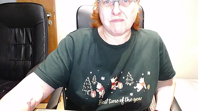 Snapshot of JoannaAndNeighbour chatting on December 26, 2024, 9:11 am JoannaAndNeighbour online show from December 26, 2024, 9:11 am