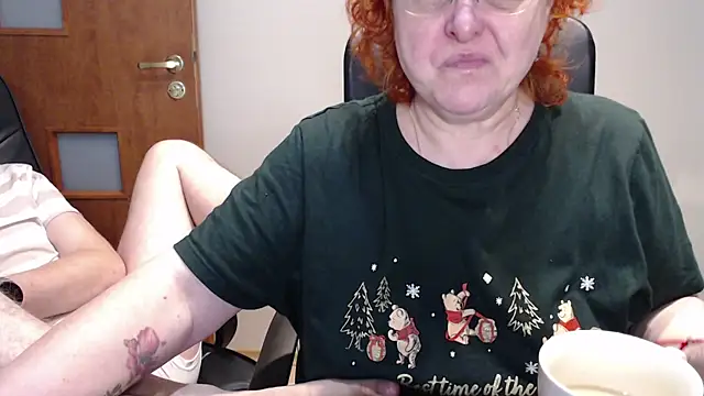 Snapshot of JoannaAndNeighbour chatting on December 27, 2024, 2:12 pm JoannaAndNeighbour online show from December 27, 2024, 2:12 pm