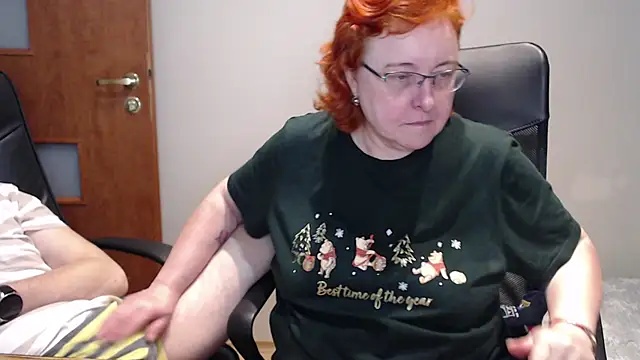 Snapshot of JoannaAndNeighbour chatting on December 29, 2024, 11:40 am JoannaAndNeighbour online show from December 29, 2024, 11:40 am