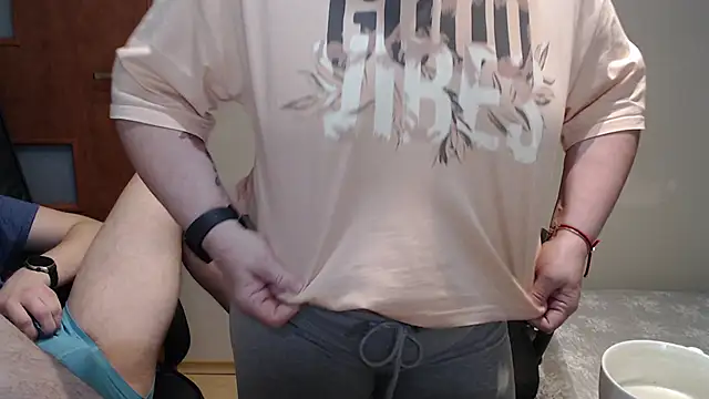 Snapshot of JoannaAndNeighbour chatting on January 10, 2025, 6:20 am JoannaAndNeighbour online show from January 10, 2025, 6:20 am