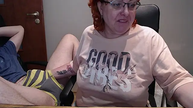 Snapshot of JoannaAndNeighbour chatting on January 10, 2025, 7:21 pm JoannaAndNeighbour online show from January 10, 2025, 7:21 pm