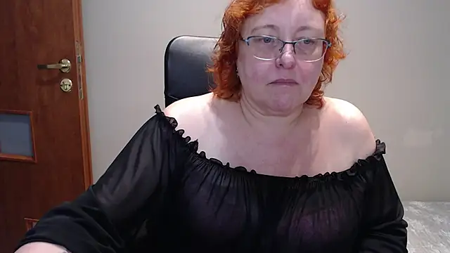 Snapshot of JoannaAndNeighbour chatting on January 14, 2025, 8:31 am JoannaAndNeighbour online show from January 14, 2025, 8:31 am