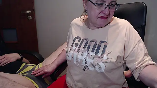 Snapshot of JoannaAndNeighbour chatting on January 23, 2025, 8:13 pm JoannaAndNeighbour online show from January 23, 2025, 8:13 pm