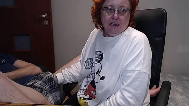 Snapshot of JoannaAndNeighbour chatting on February 6, 2025, 5:30 pm JoannaAndNeighbour online show from February 6, 2025, 5:30 pm