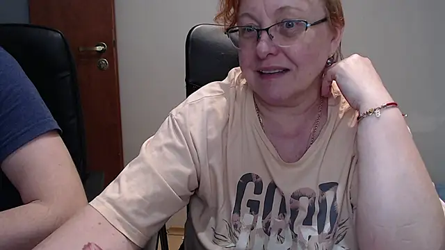 Snapshot of JoannaAndNeighbour chatting on February 13, 2025, 7:42 pm JoannaAndNeighbour online show from February 13, 2025, 7:42 pm